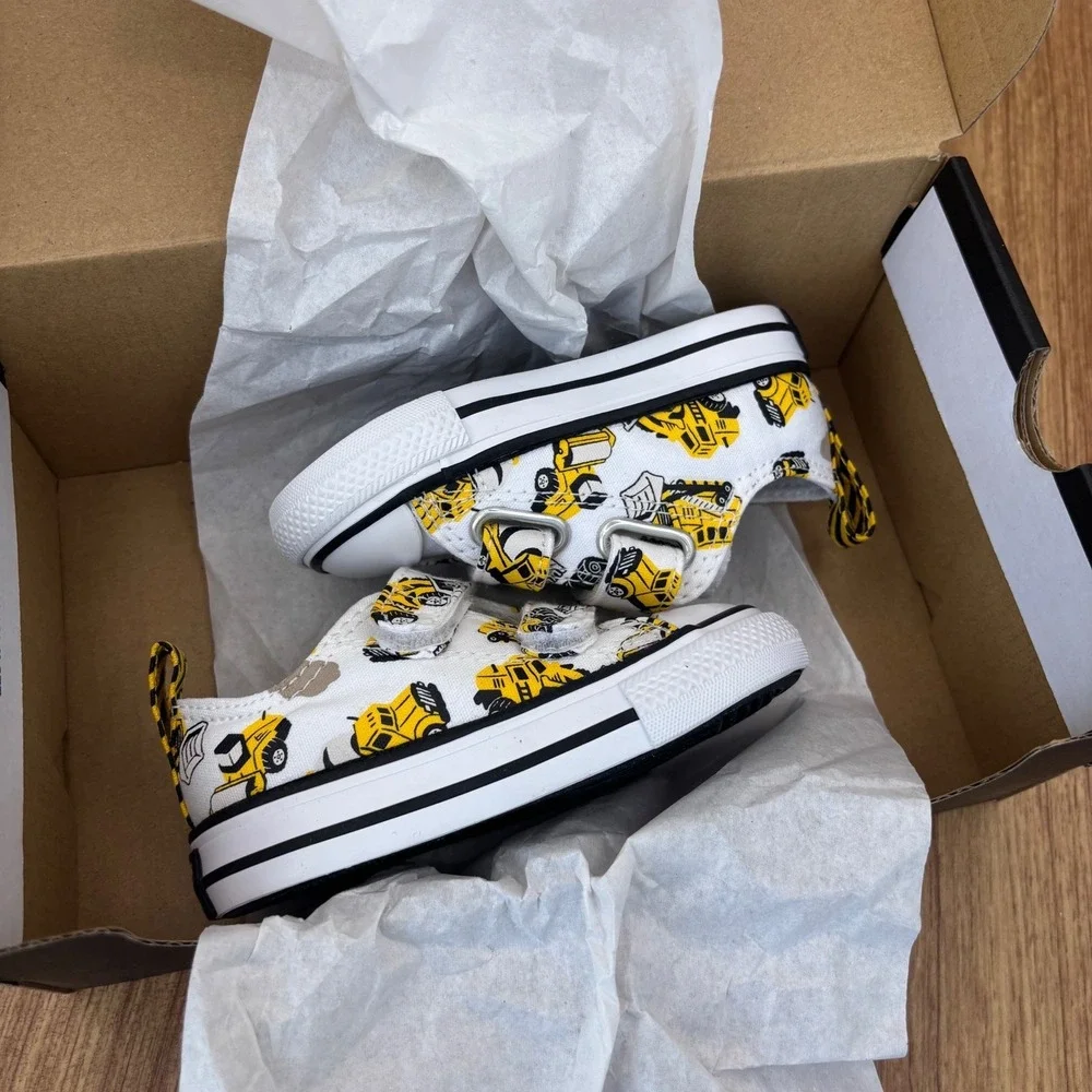 Converse CTAS 2V OX Infant Size 5 White with Dump Truck A12610F NEW
